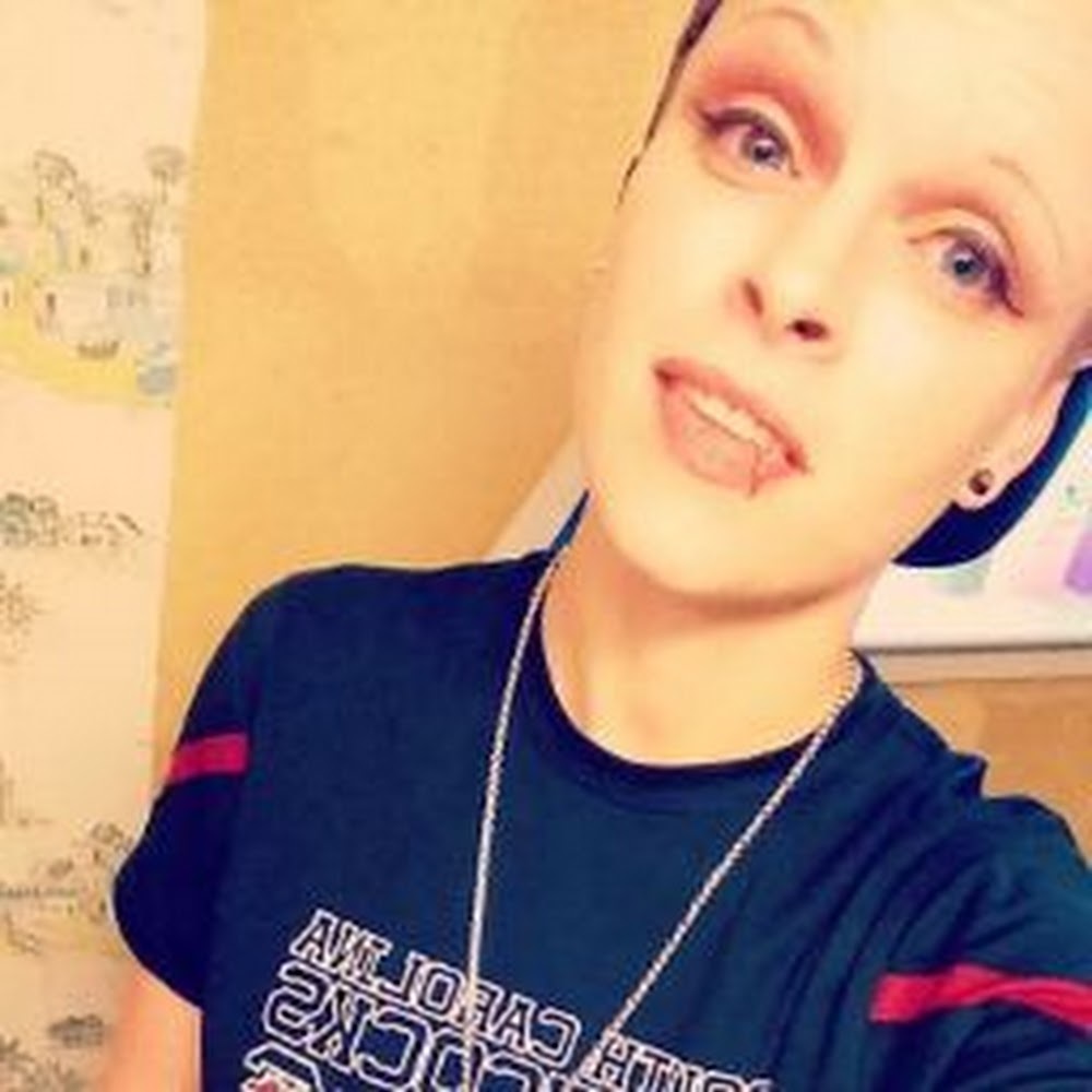 Meet your Posher, Cassandra